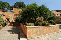 Le monastère d'Agia Triada en Crète. Les jardins. Cliquer pour agrandir l'image dans Adobe Stock (nouvel onglet).