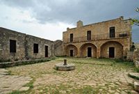 La cité antique d'Aptera en Crète. Le monastère Saint-Jean le Théologien d'Aptéra. Cliquer pour agrandir l'image dans Adobe Stock (nouvel onglet).