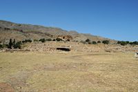 Le village de Zakros en Crète. Le site archéologique de Zakros vu depuis le sud. Cliquer pour agrandir l'image dans Adobe Stock (nouvel onglet).