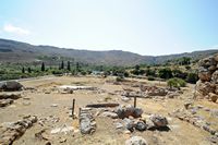 Le village de Zakros en Crète. Le palais de Zakros vu depuis le nord. Cliquer pour agrandir l'image dans Adobe Stock (nouvel onglet).