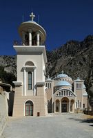 Le village de Zaros en Crète. Nouvelle église inachevée du monastère Saint-Nicolas. Cliquer pour agrandir l'image dans Adobe Stock (nouvel onglet).