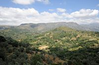 La ville d’Agia Fotini en Crète. La Fortetsa vue depuis Meronas. Cliquer pour agrandir l'image dans Adobe Stock (nouvel onglet).
