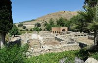 Le site archéologique de Gortyne en Crète. L'acropole vue depuis l'odéon. Cliquer pour agrandir l'image dans Adobe Stock (nouvel onglet).