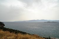La ville d’Agios Nikolaos en Crète. L'îlot de Toussaints (Agioi Pantes). Cliquer pour agrandir l'image dans Adobe Stock (nouvel onglet).