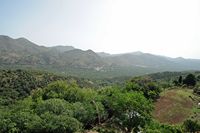 La ville d’Agios Nikolaos en Crète. La vallée de Néapolis vue depuis le monastère de Krémasta. Cliquer pour agrandir l'image dans Adobe Stock (nouvel onglet).