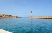 Le port et les fortifications de La Canée en Crète. Le port vénitien et le phare. Cliquer pour agrandir l'image dans Adobe Stock (nouvel onglet).