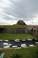 La vieille forteresse de la ville de Corfou. Entrée de la forteresse. Cliquer pour agrandir l'image dans Adobe Stock (nouvel onglet).