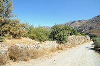 La ville d'Évangélismos en Crète. L'aqueduc de Lyttos à Tichos. Cliquer pour agrandir l'image dans Adobe Stock (nouvel onglet).