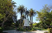 L’Achilleion, le palais de Sissi à Corfou. La statue d'Achille victorieux. Cliquer pour agrandir l'image dans Adobe Stock (nouvel onglet).