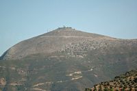 La ville de Gazi en Crète. Le mont Vassilikon vu depuis l'ancienne route nationale. Cliquer pour agrandir l'image dans Adobe Stock (nouvel onglet).