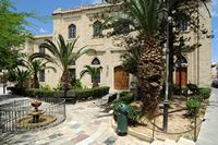 L'est de la ville d’Héraklion en Crète. Façade latérale de l'église Saint-Tite. Cliquer pour agrandir l'image dans Adobe Stock (nouvel onglet).