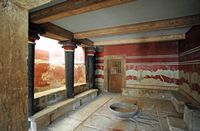 Le palais de Cnossos à Héraklion en Crète. La salle du trône. Cliquer pour agrandir l'image dans Adobe Stock (nouvel onglet).