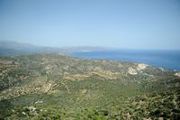La côte nord de la commune d’Iérapétra en Crète. La côte nord d'Iérapétra vue depuis Moni Fanéroméni. Cliquer pour agrandir l'image dans Adobe Stock (nouvel onglet).