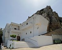 La côte nord de la commune d’Iérapétra en Crète. Le monastère de Moni Fanéroméni. Cliquer pour agrandir l'image dans Adobe Stock (nouvel onglet).