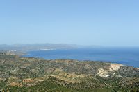 La côte nord de la commune d’Iérapétra en Crète. Le golfe de Mirabello vue depuis Moni Fanéroméni. Cliquer pour agrandir l'image dans Adobe Stock (nouvel onglet).
