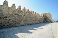 La ville d’Iérapétra en Crète. Muraille de la forteresse vénitienne. Cliquer pour agrandir l'image dans Adobe Stock (nouvel onglet).