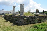 De Griekse-Romeins stad Kos - de ruïnes van de tempel van Aphrodite van de antieke stad Kos. Klikken om het beeld te vergroten in Adobe Stock (nieuwe tab).
