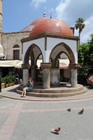 De stad Kos, eiland Kos - de osmanische stad - de bron van de moskee van Defterdar aan Kos. Klikken om het beeld te vergroten in Adobe Stock (nieuwe tab).