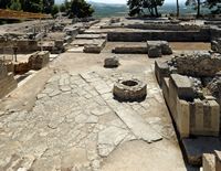 Le palais de Phaistos en Crète. La cour intérieure de l'aile nord. Cliquer pour agrandir l'image dans Adobe Stock (nouvel onglet).