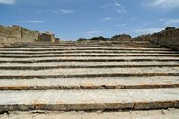 Le palais de Phaistos en Crète. L'escalier monumental. Cliquer pour agrandir l'image dans Adobe Stock (nouvel onglet).
