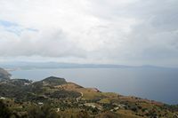 La ville de Mirès en Crète. Le golfe de la Messara vu depuis Agia Galini. Cliquer pour agrandir l'image dans Adobe Stock (nouvel onglet).