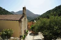 La ville de Pérama en Crète. Façade de l'église du monastère de Vossakos. Cliquer pour agrandir l'image dans Adobe Stock (nouvel onglet).