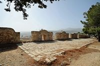 La forteresse de Réthymnon en Crète. Le créneau du rempart de la porte principale vu de l'intérieur. Cliquer pour agrandir l'image dans Adobe Stock (nouvel onglet).