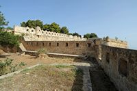 La forteresse de Réthymnon en Crète. L'échauguette et les embrasures de tir de la porte orientale. Cliquer pour agrandir l'image dans Adobe Stock (nouvel onglet).