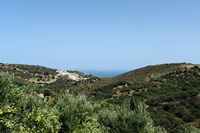La côte nord de la commune de Sitia en Crète. Le village de Chamézi et au loin l'archipel des Dionysades. Cliquer pour agrandir l'image dans Adobe Stock (nouvel onglet).
