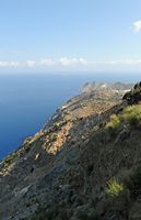 La côte nord de la commune de Sitia en Crète. La carrière de gypse de Mochlos vue depuis le bevédère de Platanos. Cliquer pour agrandir l'image dans Adobe Stock (nouvel onglet).