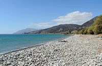 La ville de Viannos en Crète. La plage de Monompouka à Keratokampos. Cliquer pour agrandir l'image dans Adobe Stock (nouvel onglet).