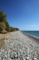 La ville de Viannos en Crète. La plage de Monompouka à Keratokampos. Cliquer pour agrandir l'image dans Adobe Stock (nouvel onglet).