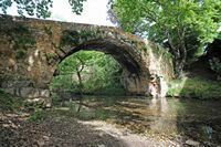 La ville de Vryssès en Crète. L'arche hellénique sur la rivière Boutakas. Cliquer pour agrandir l'image dans Adobe Stock (nouvel onglet).