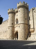 Porte principale du palais des grands maîtres à Rhodes. Cliquer pour agrandir l'image.