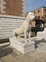 Le sanctuaire d'Apollon à Délos en Grèce. Le lion de Délos de l'arsenal de Venise (auteur Didier Descouens). Cliquer pour agrandir l'image.