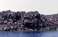 L'îlot de Néa Kaméni à Santorin. Cliquer pour agrandir l'image.