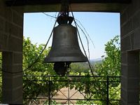 Klokketoren van het klooster van Thari in Rhodos. Klikken om het beeld te vergroten.