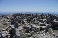 Templo de Zeus en la cumbre del monte Atavyros en Rodas. Haga clic para ampliar la imagen.