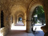 Korridor des Klosters von Filérimos in Rhodos. Klicken, um das Bild zu vergrößern.