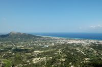 Vista do aeródromo de Paradisi desde o mosteiro de Filérimos à Rodes. Clicar para ampliar a imagem.