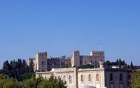 En vista de desde el puerto del palacio de los Grandes Amos en Rodas. Haga clic para ampliar la imagen.