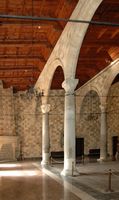 Sala de las columnatas del palacio de los Grandes Amos en Rodas. Haga clic para ampliar la imagen.