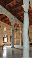 Salle des colonnades du palais des Grands Maîtres à Rhodes. Cliquer pour agrandir l'image.