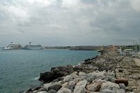 De haven van Acandia in Rhodos gezien sinds Sterk Sint-Nicolaas. Klikken om het beeld te vergroten.