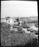 Το λιμάνι του εμπορίου της Ρόδου κατά το 1911. Κάντε κλικ για μεγέθυνση.