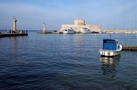 Porto di Mandraki a Rodi. Clicca per ingrandire l'immagine.