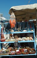 Bootsverkäufer in Hafen von Rhodos. Klicken, um das Bild zu vergrößern.