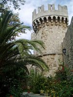La Puerta de Amboise de las fortificaciones de Rodas. Haga clic para ampliar la imagen.