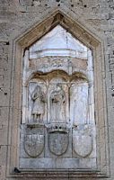 Porte Sainte-Catherine des fortifications de Rhodes. Bas-relief de la Vierge. Cliquer pour agrandir l'image.
