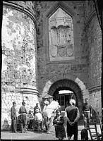 La Porte Sainte-Catherine des fortifications de Rhodes photographiée par Lucien Roy vers 1911. Cliquer pour agrandir l'image.